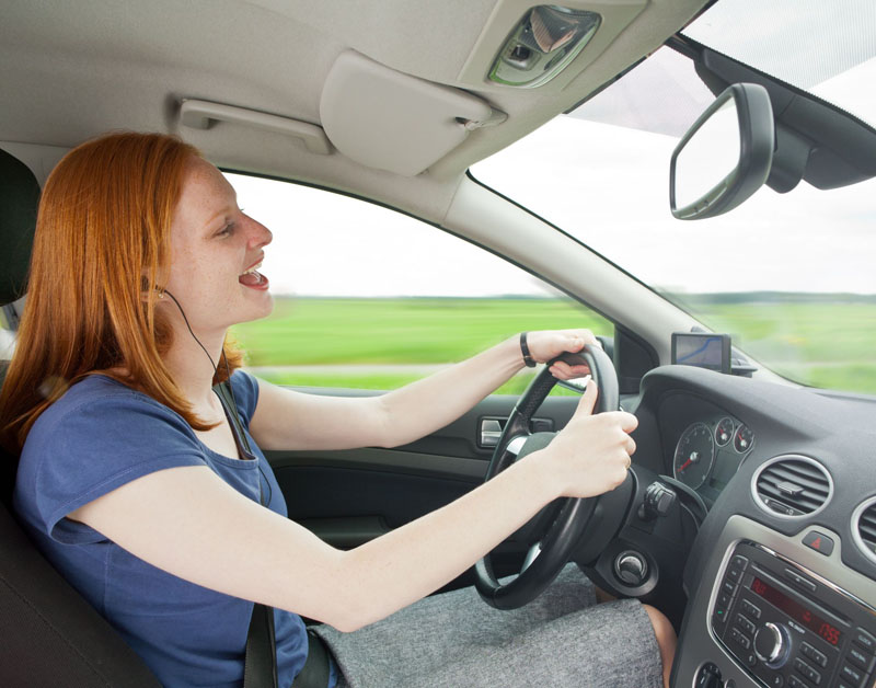Zingen en neuspeuteren in de 'onmisbare' auto