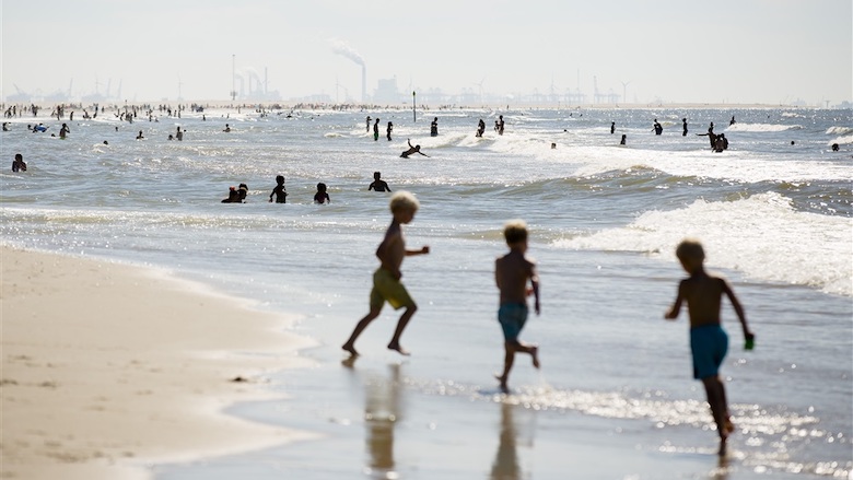 Lekker zwemmen? Zo ga je de strijd aan met de gevaren van de zee