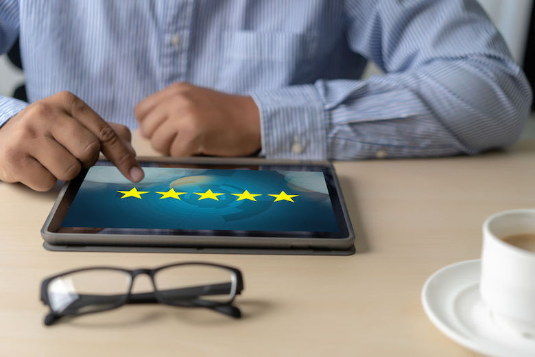 Bedrijven en influencers die nepreviews kopen opgespoord