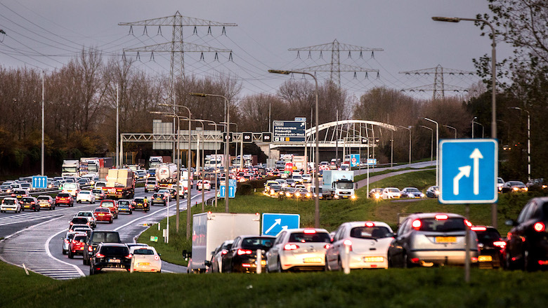 Minister Van Nieuwenhuizen werkt niet mee met kilometerheffing