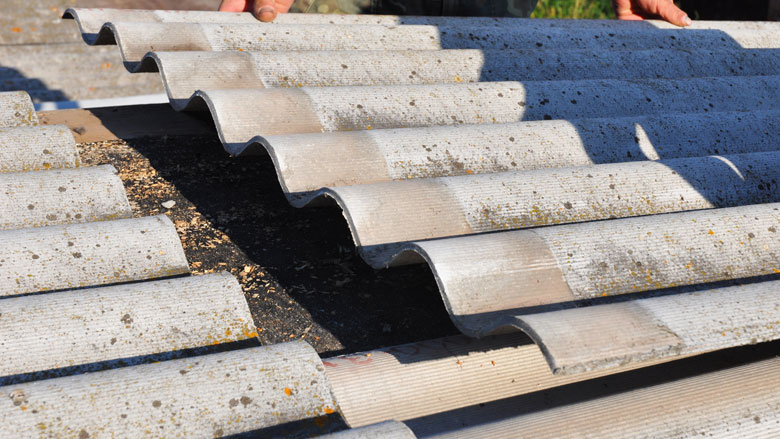Kabinet investeert in de verwijdering van asbest in daken