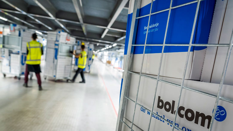 Bol.com verduurzaamt pakketjes door opvulmateriaal te schrappen