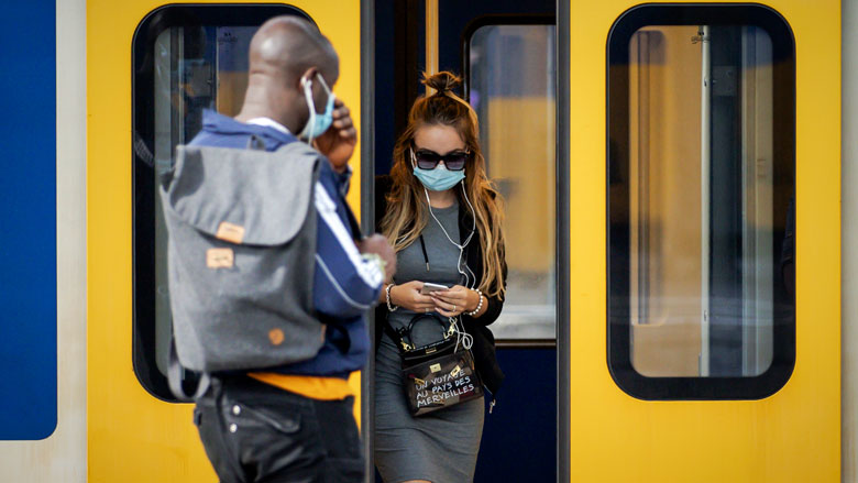Betere handhaving mondkapjesplicht ov gewenst door reizigers