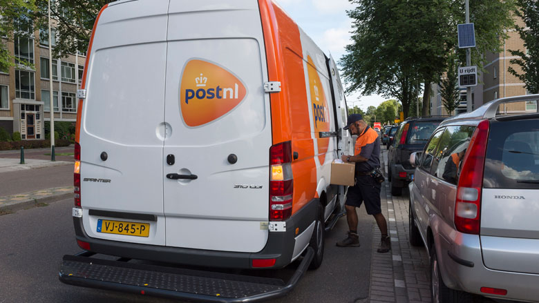 Veilig Verkeer Nederland vraagt aandacht voor roekeloze pakketbezorgers