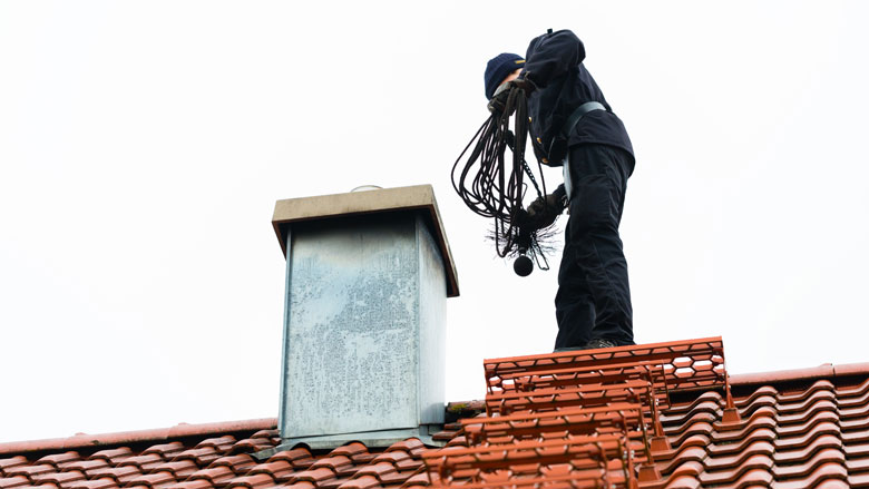 Maandag in Radar: Klachten over schoorsteenvegers | Lange wachttijden bij het Kifid | Adresloket.nl
