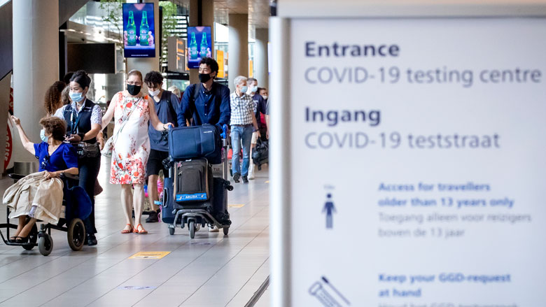 Teststraat Schiphol open voor reizigers zonder klachten uit landen met oranje of rood reisadvies