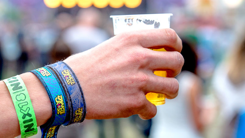 'Minderjarigen kunnen te makkelijk alcohol kopen'