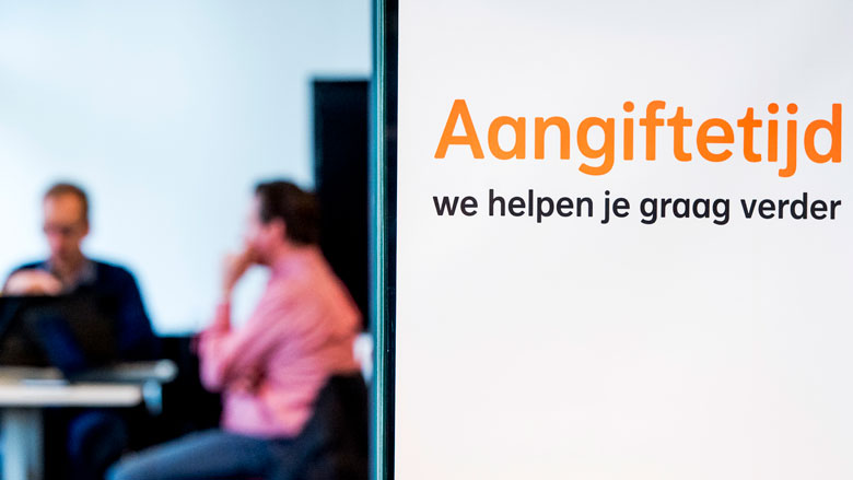 Vier op de tien mensen besteden belastingaangifte uit