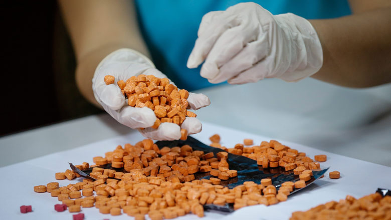 OM wil briefgeheim afschaffen om illegale pakketjes