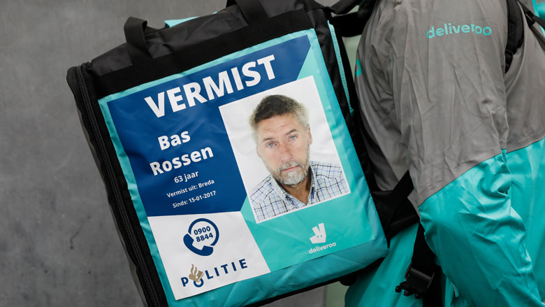Deliveroo-bezorgers gaan poster van vermisten op tas dragen