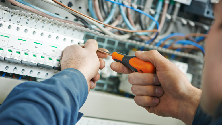 Netwerkbedrijven te laat met elektra nieuwbouw