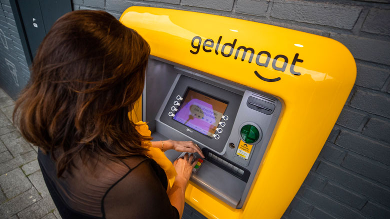 Banken onthullen eerste geldmaat in Soest