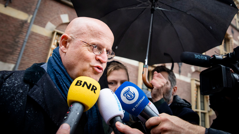 Minister wil 'achterdeur' in WhatsApp en andere sociale media