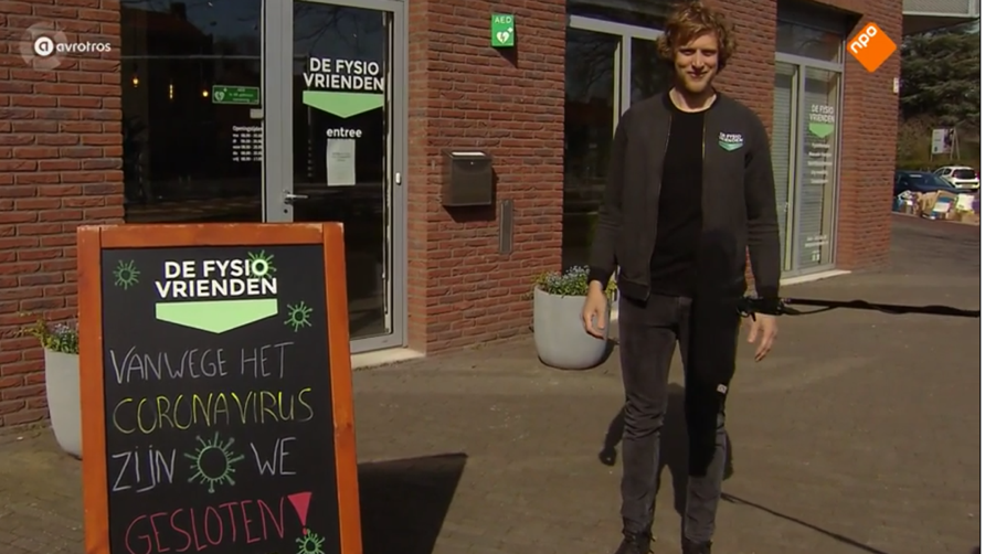 Fysiotherapeut Stijn voor zijn praktijk. Fysiotherapeut Stijn voor zijn praktijk.