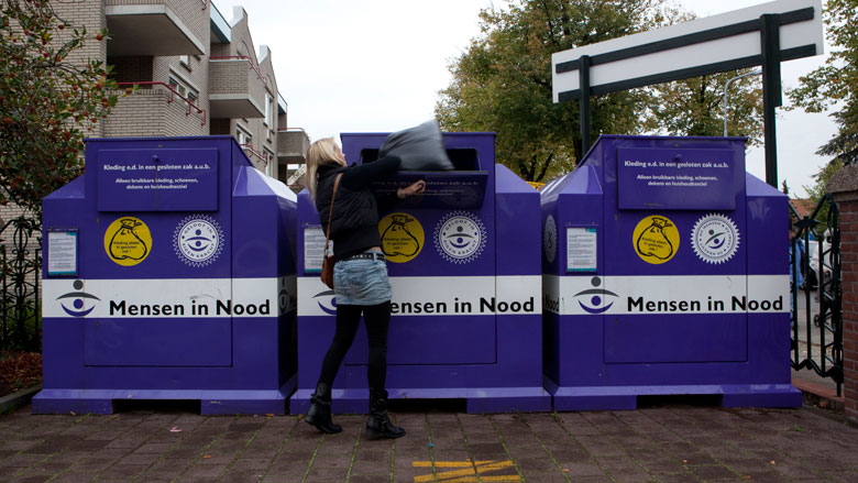 'Steeds meer huisafval in kledingbakken goede doelen'