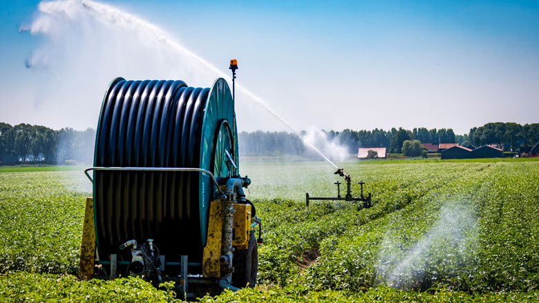 Landbouwgif bedreigt drinkwater, biodiversiteit en arbeidsveiligheid