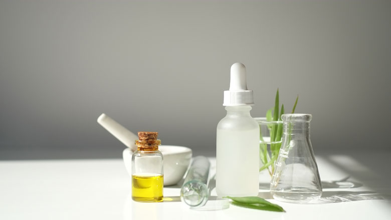 'Dure medicijnen mogen nagemaakt worden door apothekers'