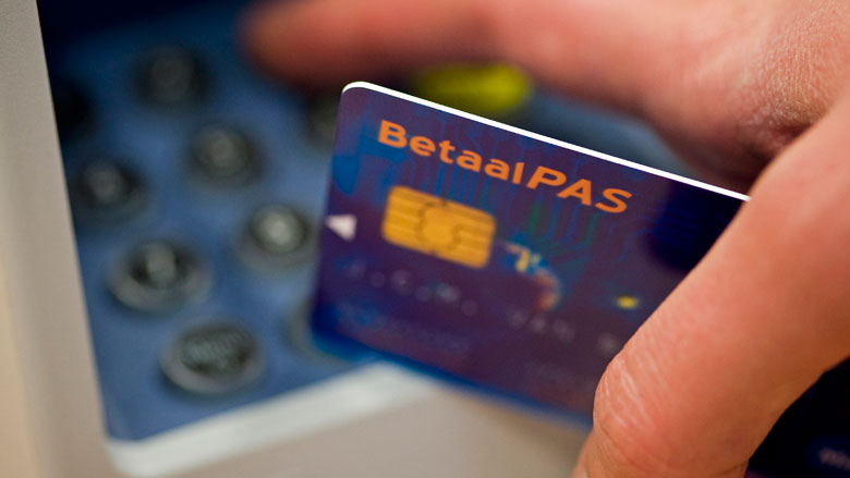 Boots gaat zich buigen over pin-onlybeleid