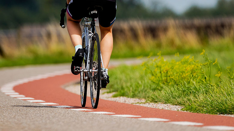 'Snelfietsroutes moeten veiliger'