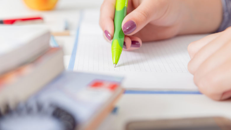 'Mbo-opleidingen moeten ongebruikte lesmaterialen van studenten terugkopen'