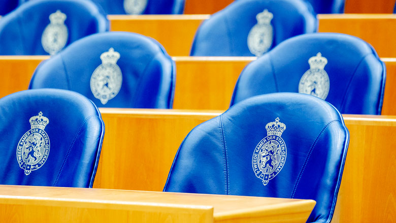 Kamerleden trappen in valse mail