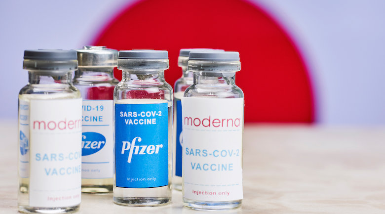 'Zeldzame ontstekingen aan hart horen in bijsluiter Pfizer- en Moderna-vaccins'