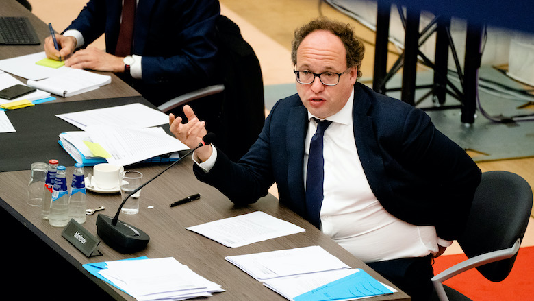 'Pensioenwet gaat één jaar later dan gepland in'