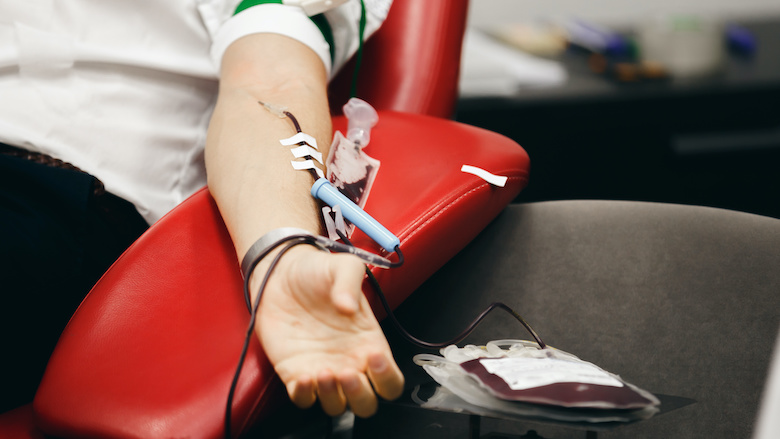 Homo- en biseksuele mannen niet langer uitgesloten van bloed doneren