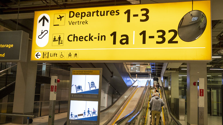 Vakantiegangers wachten op testuitslag, wat kun je doen?