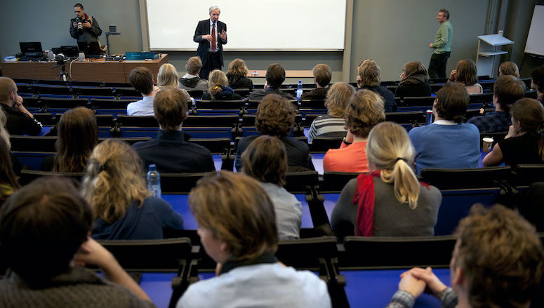 Hoger onderwijs mag anderhalve meter afstand loslaten in nieuw collegejaar