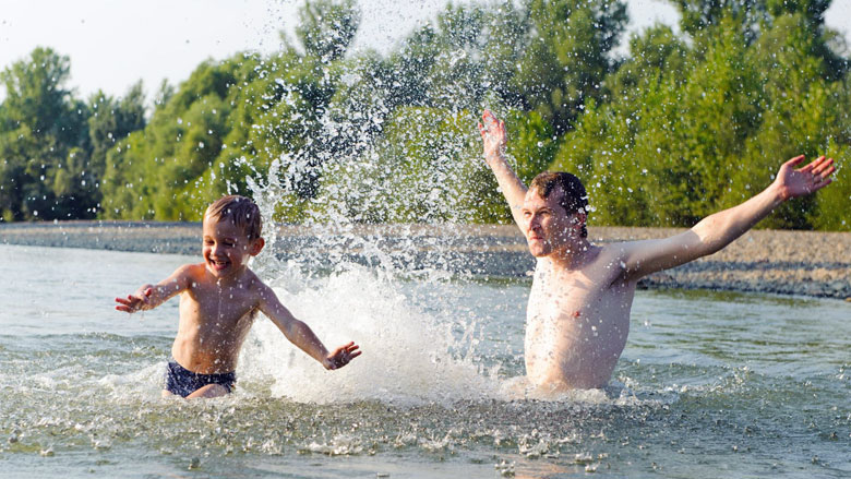 Negatief zwemadvies: 'Zwem niet in open water, kan gezondheidsklachten veroorzaken'