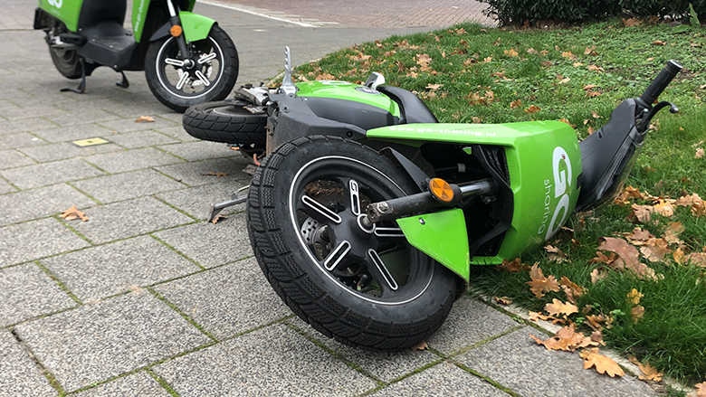 Overlast deelscooters bron van ergernis, Tweede Kamer wil strengere regels