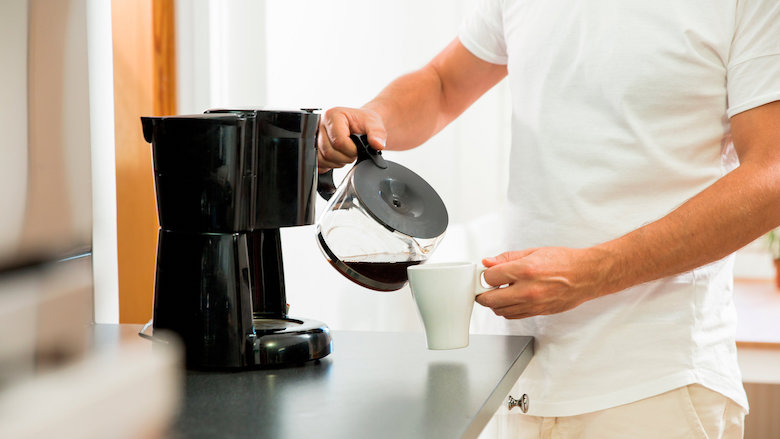 Bacteriën Beheer Ontvangende machine Met melk, zwart of... groen? Hoe je duurzaam koffie drinkt - Radar - het  consumentenprogramma van AVROTROS
