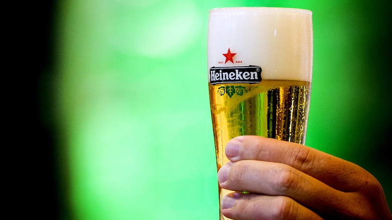 Heineken biertje weer duurder; deze zomer hogere prijzen