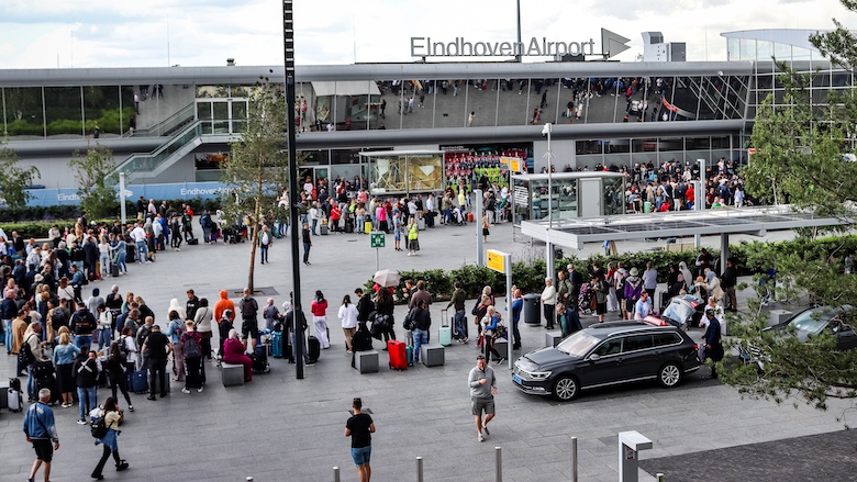 Ook op Eindhoven Airport lange rijen, maar niet alleen vanwege personeelstekort