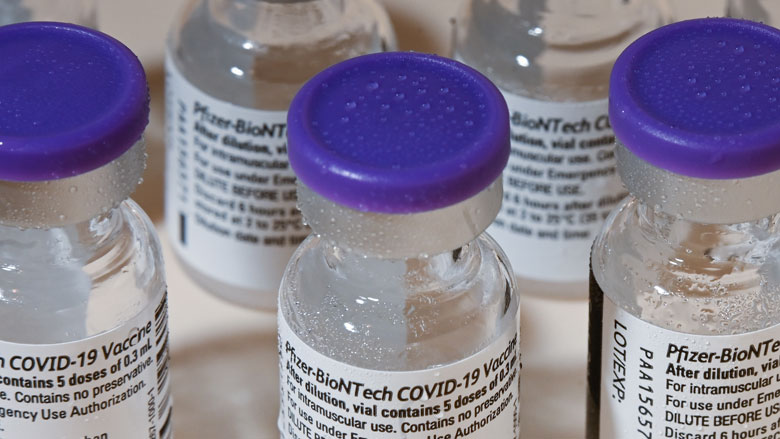 Een allergische reactie na coronavaccin van Pfizer/BioNTech? 'We moeten niet onnodig in paniek raken'